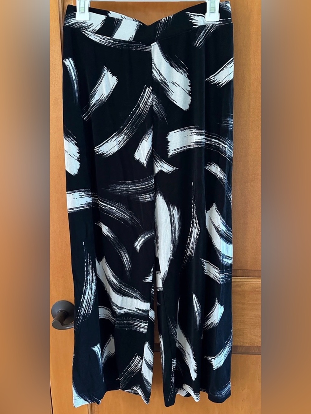 Chico’s Travelers Black White Brushstroke Abstract Wide Leg Crop Pants Size 3 XL